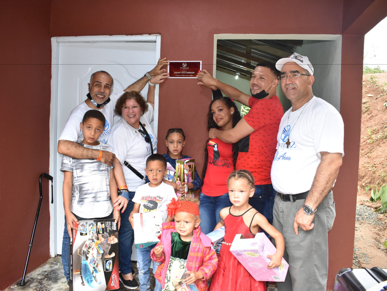 Salesianos Jarabacoa y FUNDEPAZ NY cambian la vida de 53 familias