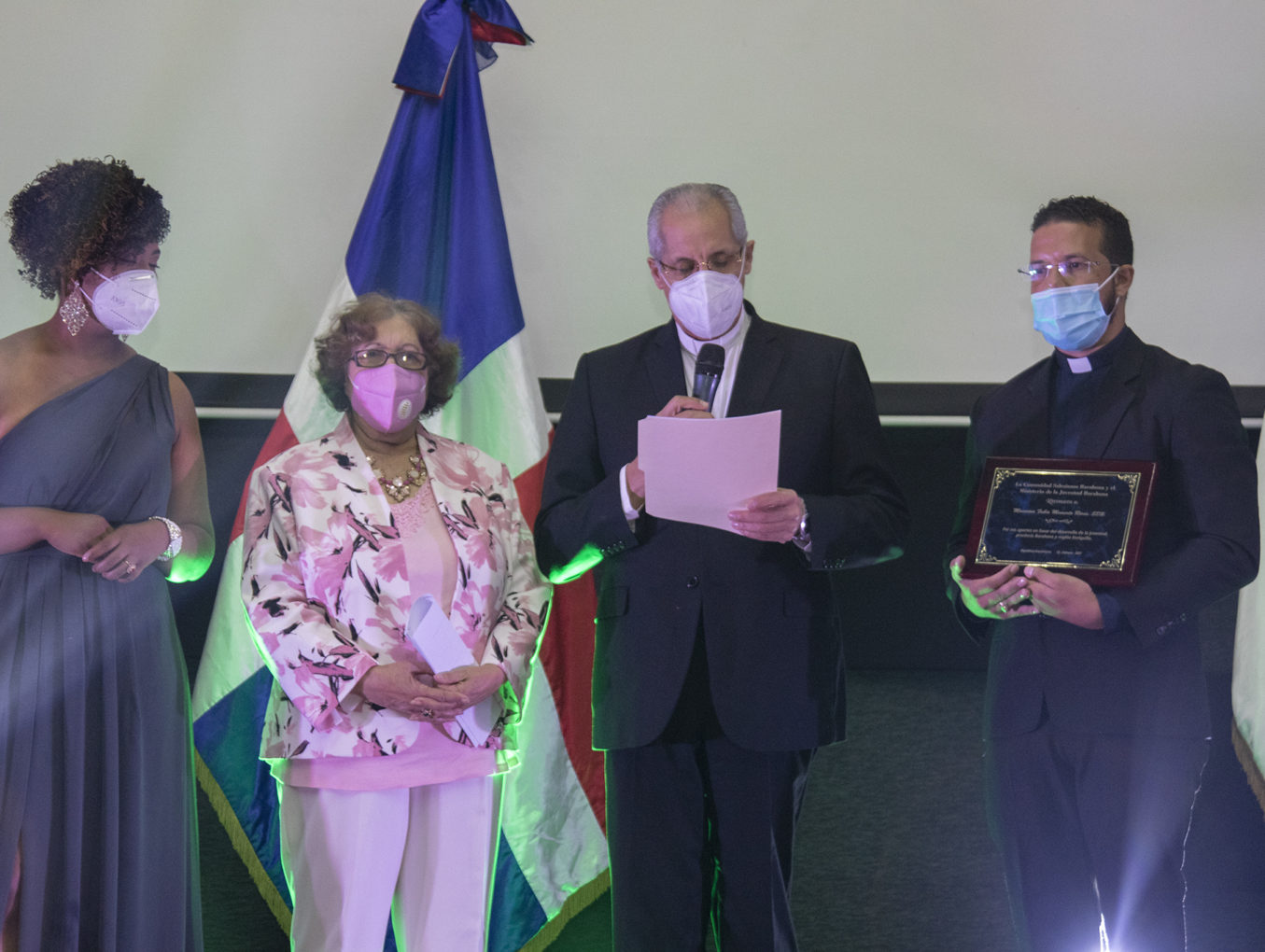 Inspector participa en premio dedicado a monseñor Rivas