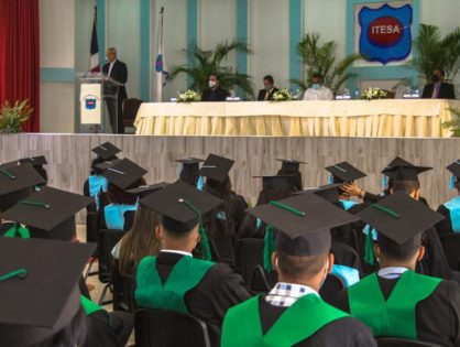 Inspector invita a "vivir portándose bien con uno mismo", a los graduandos de ALIUM 2020