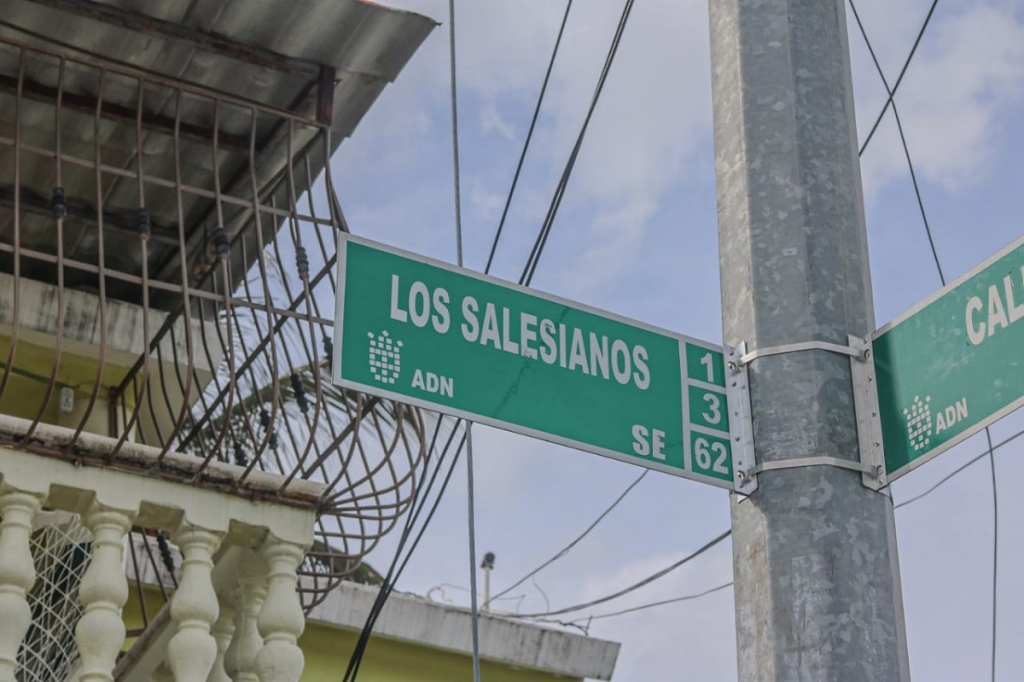 Dedican calle a Los Salesianos