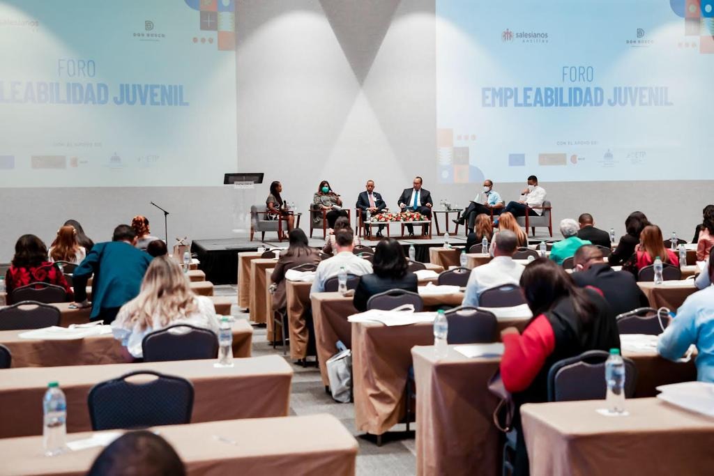 Realizan foro sobre empleabilidad juvenil e inserción laboral en RD