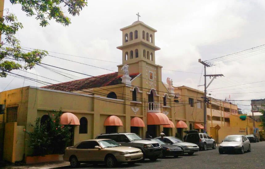 Profanan la parroquia de San Pedro Apóstol