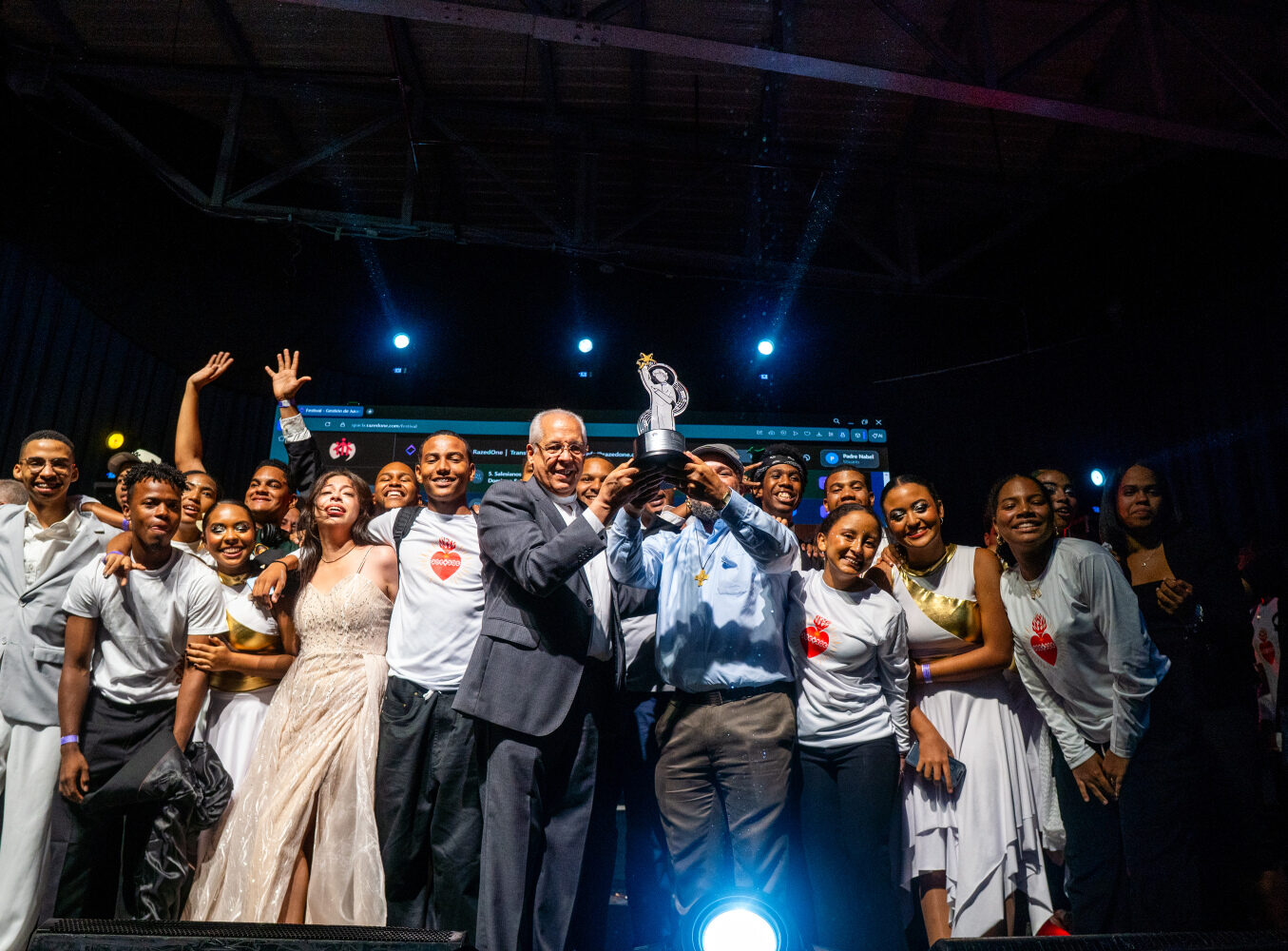 Hogar Escuela Santo Domingo Savio conquista el máximo galardón del XVI Festival Nacional de la Canción Mensaje